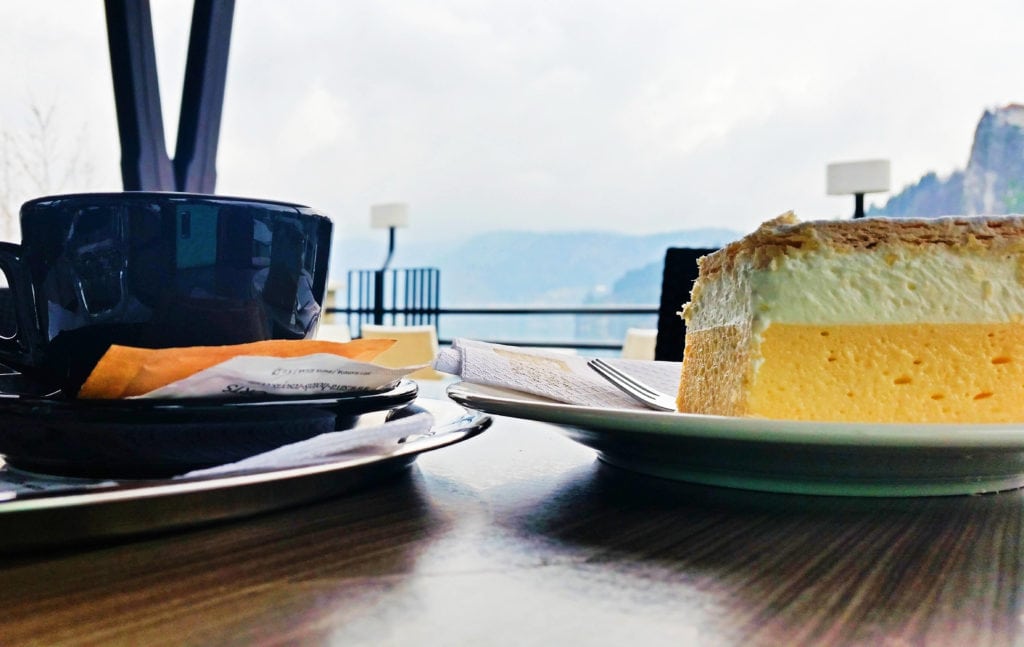 Cream cake Bled | Lake Bled, Slovenia | The best time to visit Slovenia is now. SLOVENIA MUST SEE SLOVENIA ROAD TRIP Best time to visit slovenia | Slovenia itinerary | places to see in slovenia | slovenia must see | Slovenia road trip 