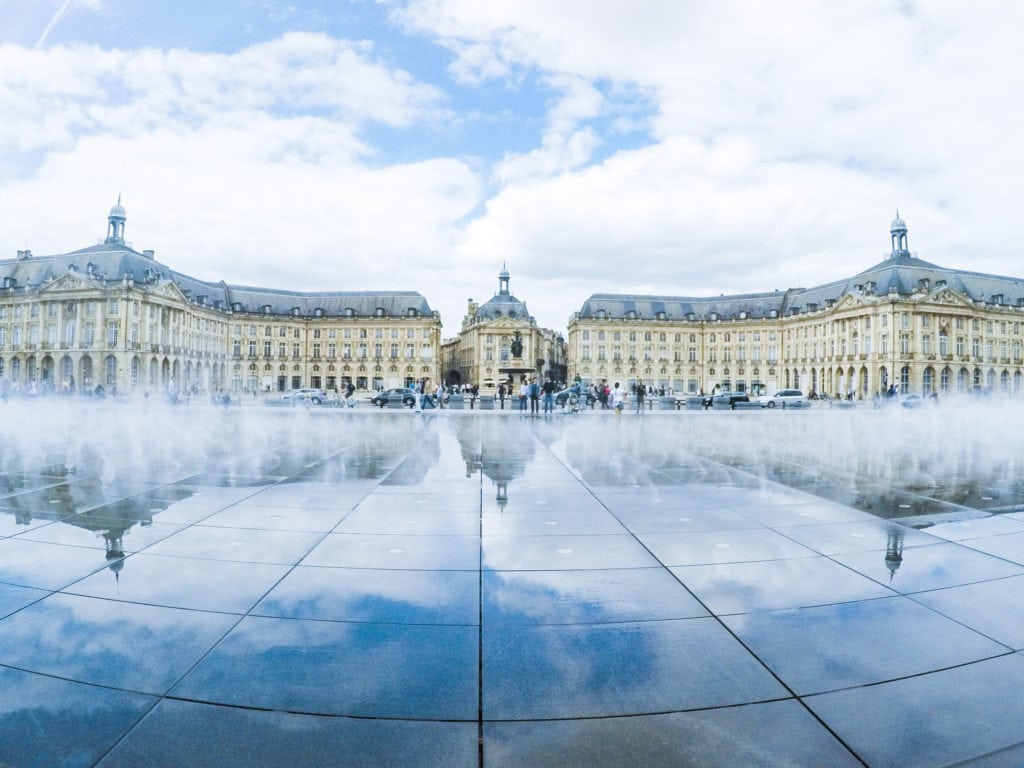 place de la_bourse reflecting pool