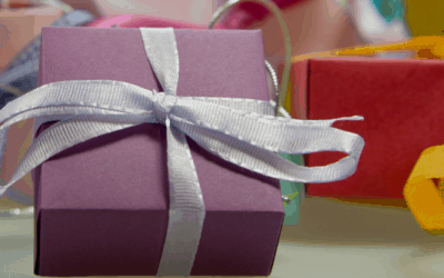 Fun & Practical Travel Gifts for Someone Going Abroad (Or Moving Abroad)