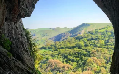Complete Guide: Caving In Peak District