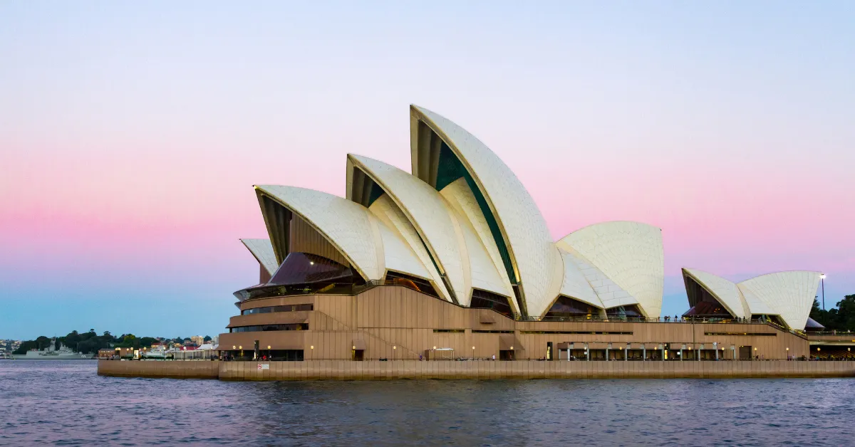 opera house sydney at sunset pink and blue sky