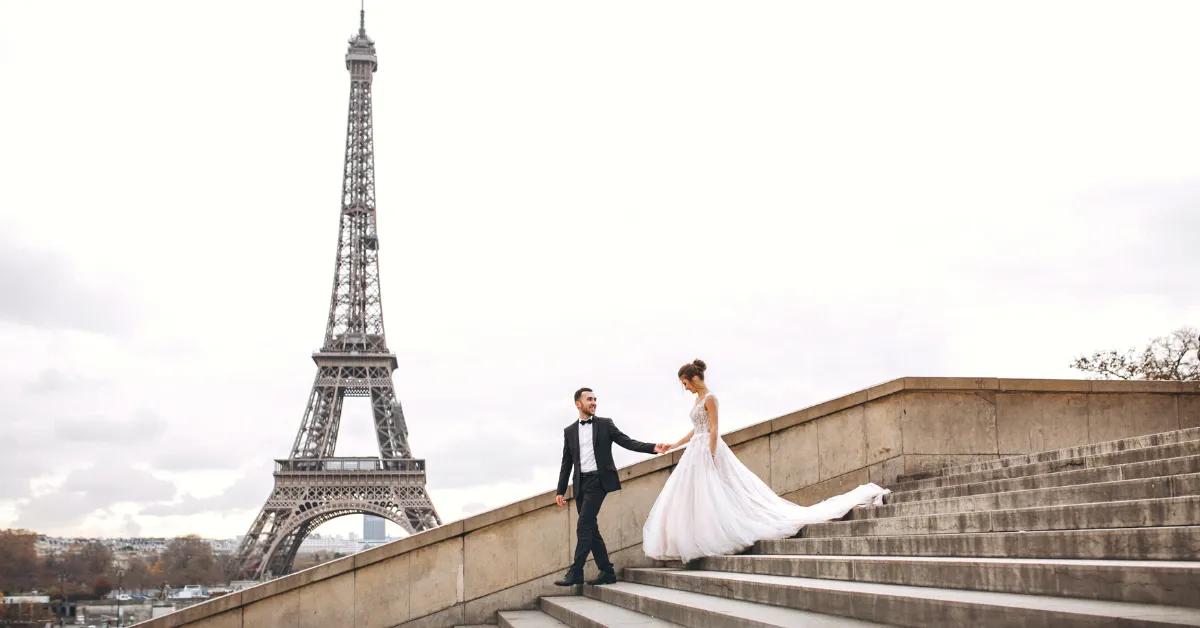 couple eloping in paris