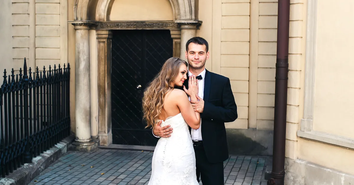 couple eloping in london