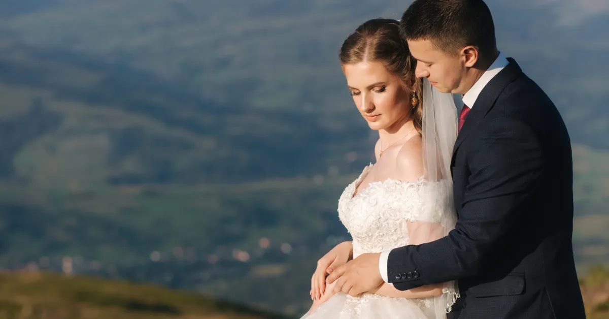 couple eloping in yosemite