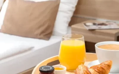 8 Hotel Room Food Ideas To Stay Healthy When Traveling