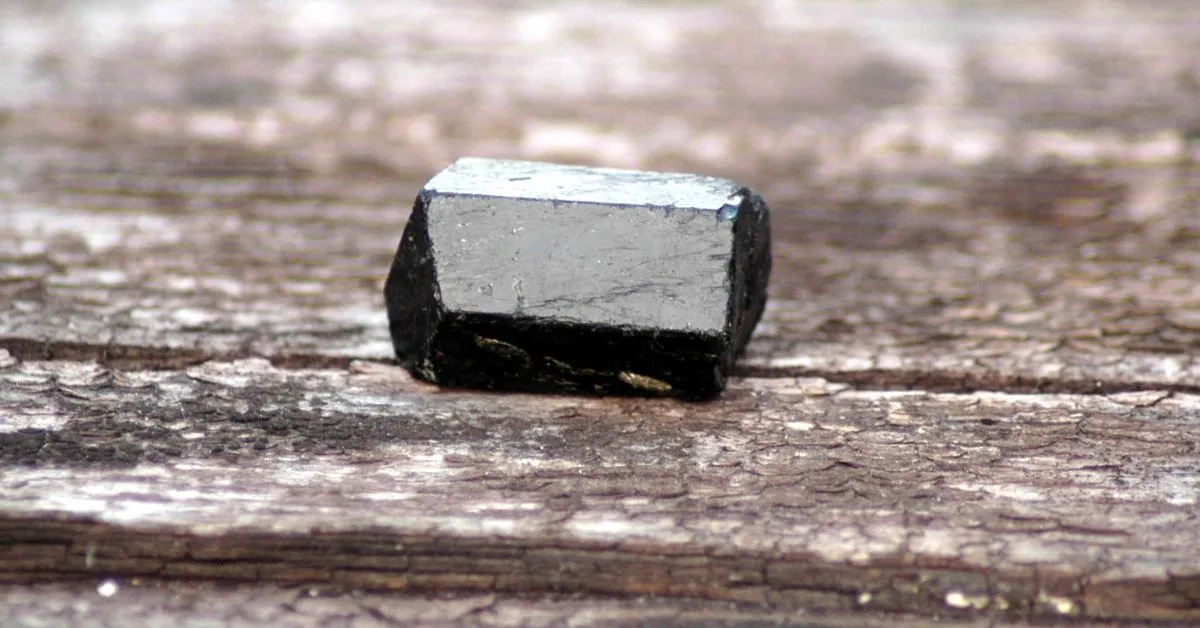 Black Tourmaline for safe travel by car