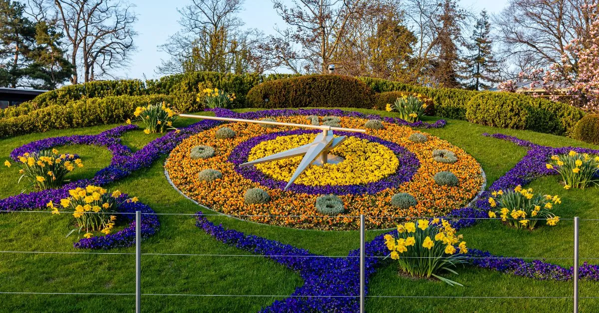 Flower clock of the Jardin Anglais park