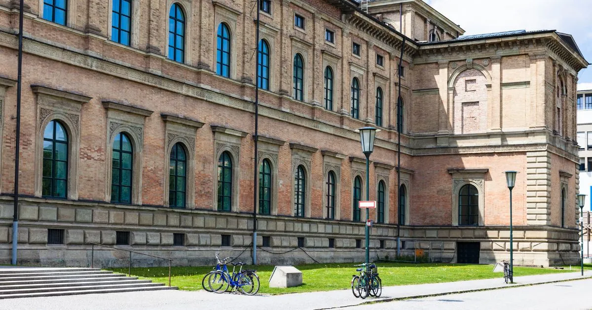 building of alte pinakothek